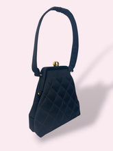 Carica l'immagine nel visualizzatore di Gallery, CHANEL VINTAGE BAG
