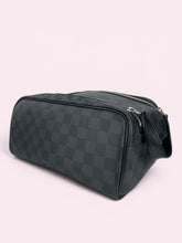 Carica l'immagine nel visualizzatore di Gallery, LOUIS VUITTON BEAUTY
