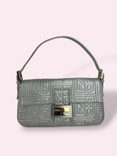 Carica l'immagine nel visualizzatore di Gallery, FENDI BAGUETTE LIMITED EDITION
