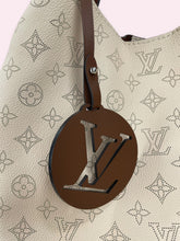 Carica l'immagine nel visualizzatore di Gallery, LOUIS VUITTON CARMEL HOBO
