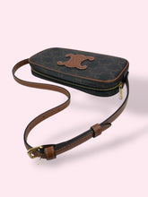 Carica l&#39;immagine nel visualizzatore di Gallery, CELINE MINI CAMERA BAG
