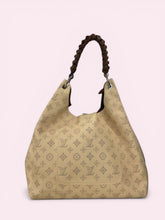 Carica l'immagine nel visualizzatore di Gallery, LOUIS VUITTON CARMEL HOBO
