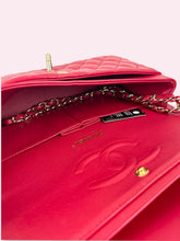 Carica l&#39;immagine nel visualizzatore di Gallery, CHANEL CLASSIC FLAP ROSSO FRAGOLA
