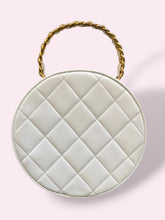 Carica l'immagine nel visualizzatore di Gallery, CHANEL ROUND VANITY
