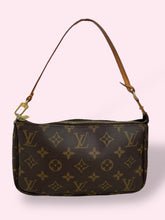 Carica l&#39;immagine nel visualizzatore di Gallery, LOUIS VUITTON POCHETTE ACCESSOIRE
