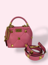 Carica l'immagine nel visualizzatore di Gallery, VALENTINO BUCKET ROMANSTUD
