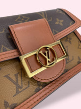 Carica l&#39;immagine nel visualizzatore di Gallery, LOUIS VUITTON DAUPHINE POCHETTE
