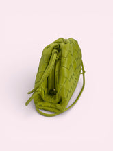 Carica l'immagine nel visualizzatore di Gallery, BOTTEGA VENETA MINI POUCH
