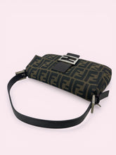 Carica l'immagine nel visualizzatore di Gallery, FENDI BAGUETTE VINTAGE
