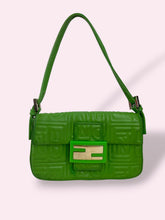 Carica l'immagine nel visualizzatore di Gallery, FENDI MINI BAGUETTE
