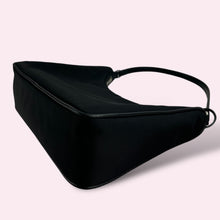 Carica l&#39;immagine nel visualizzatore di Gallery, PRADA RE EDITION 2000
