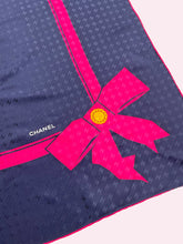 Carica l&#39;immagine nel visualizzatore di Gallery, FOULARD CHANEL
