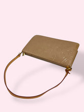 Carica l&#39;immagine nel visualizzatore di Gallery, LOUIS VUITTON POCHETTE
