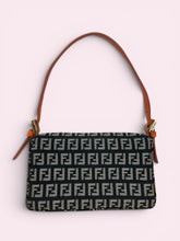 Carica l'immagine nel visualizzatore di Gallery, FENDI MINI BAGUETTE
