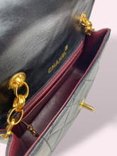 Carica l'immagine nel visualizzatore di Gallery, CHANEL RECTANGULAR vintage

