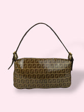 Carica l&#39;immagine nel visualizzatore di Gallery, FENDI BAGUETTE
