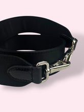 Carica l&#39;immagine nel visualizzatore di Gallery, FENDI BAGUETTE
