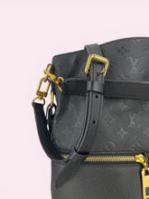 Carica l'immagine nel visualizzatore di Gallery, LOUIS VUITTON MELINE
