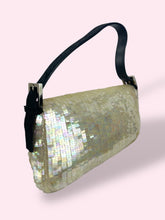 Carica l&#39;immagine nel visualizzatore di Gallery, FENDI BAGUETTE
