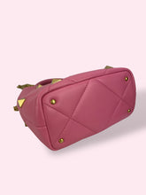 Carica l'immagine nel visualizzatore di Gallery, VALENTINO BUCKET ROMANSTUD
