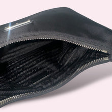 Carica l&#39;immagine nel visualizzatore di Gallery, PRADA RE EDITION 2000
