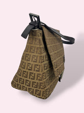 Carica l'immagine nel visualizzatore di Gallery, FENDI MAMA BAGUETTE

