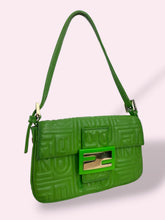 Carica l'immagine nel visualizzatore di Gallery, FENDI MINI BAGUETTE
