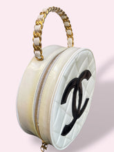 Carica l'immagine nel visualizzatore di Gallery, CHANEL ROUND VANITY
