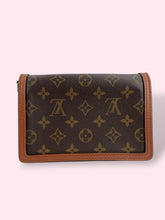 Carica l&#39;immagine nel visualizzatore di Gallery, LOUIS VUITTON DAUPHINE POCHETTE
