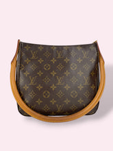 Carica l'immagine nel visualizzatore di Gallery, LV LOOPING BAG
