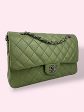 Carica l&#39;immagine nel visualizzatore di Gallery, CHANEL CLASSIC FLAP VERDE
