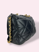 Carica l'immagine nel visualizzatore di Gallery, CHANEL 19 MAXI
