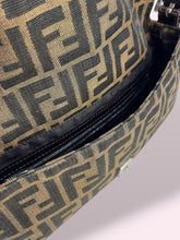 Carica l'immagine nel visualizzatore di Gallery, FENDI BAGUETTE ZUCCA

