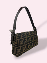 Carica l'immagine nel visualizzatore di Gallery, FENDI BAGUETTE ZUCCA
