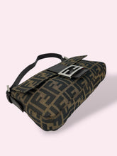 Carica l'immagine nel visualizzatore di Gallery, FENDI BAGUETTE ZUCCA

