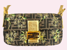 Carica l&#39;immagine nel visualizzatore di Gallery, FENDI BAGUETTE LIMITED EDITION
