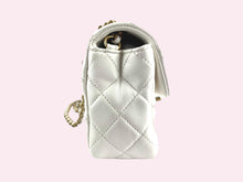 Carica l&#39;immagine nel visualizzatore di Gallery, CHANEL RECTANGULAR MINI FLAP
