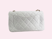 Carica l&#39;immagine nel visualizzatore di Gallery, CHANEL RECTANGULAR MINI FLAP
